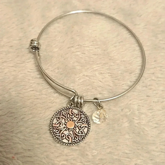 #370 Silver tone bracelet - Picture 1 of 3